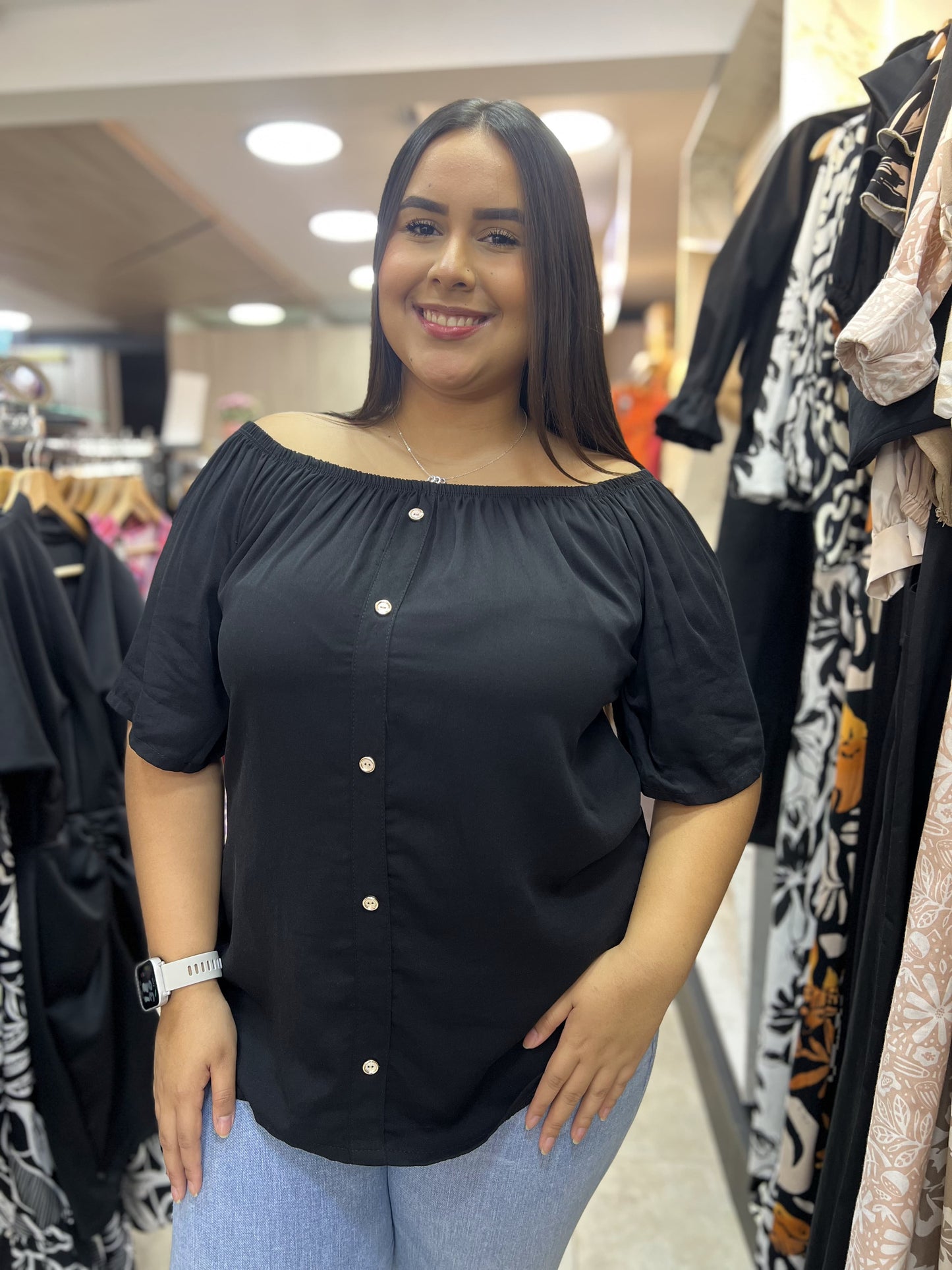 BLUSA ESCOTE BANDEJA CON BOTON