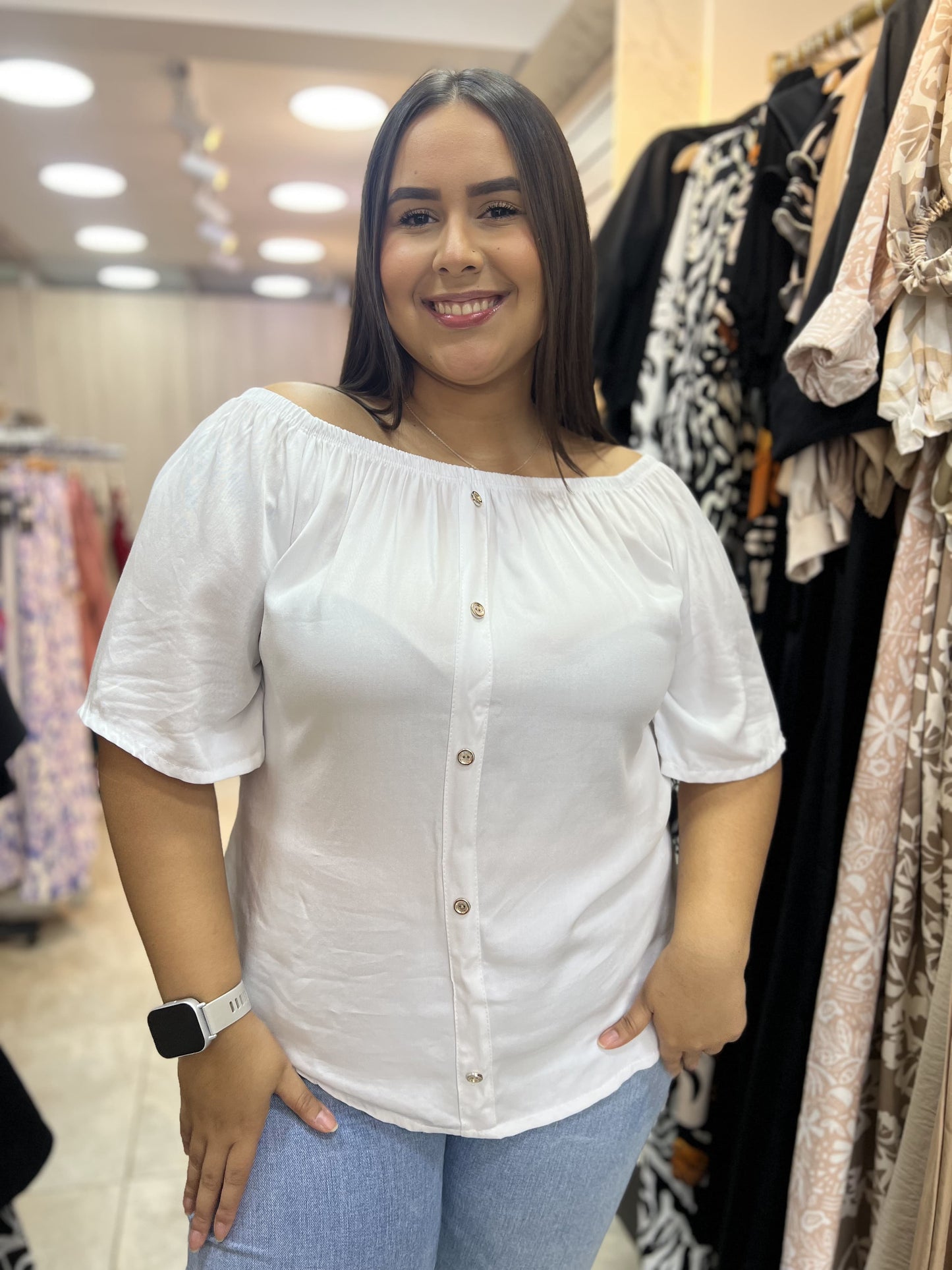BLUSA ESCOTE BANDEJA CON BOTON
